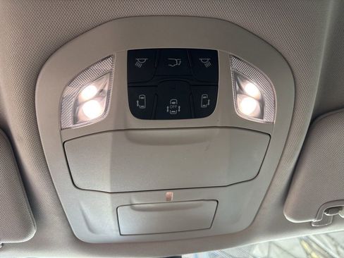 Used 2023 Chrysler Pacifica Touring-L FWD image 32