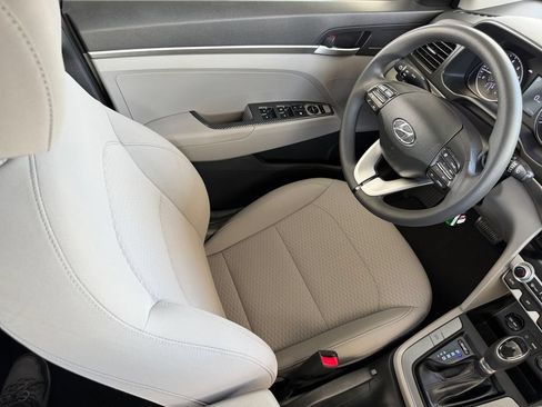 Used 2020 Hyundai Elantra SE FWD image 34