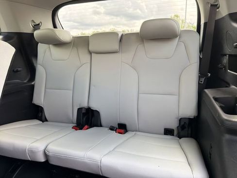 Used 2024 Kia Telluride EX image 11