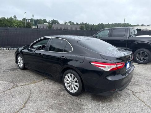 Used 2018 Toyota Camry LE FWD image 5
