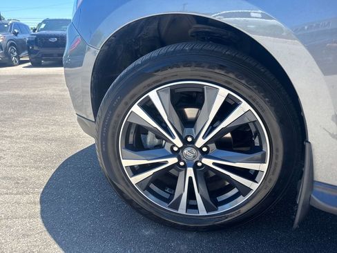 Used 2019 Nissan Pathfinder Platinum AWD/4WD image 28