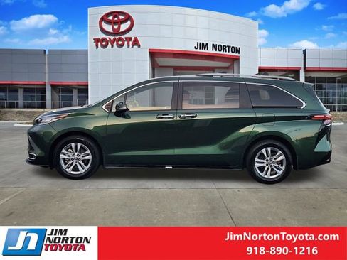 Used 2025 Toyota Sienna Limited AWD/4WD image 5