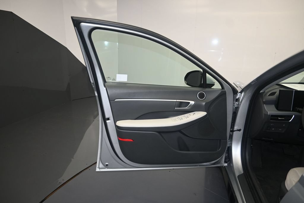 Used 2025 Hyundai Sonata SEL FWD image 10