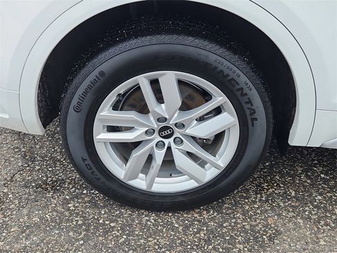 Certified 2023 Audi Q5 2.0T Premium w/ Convenience Package image 9