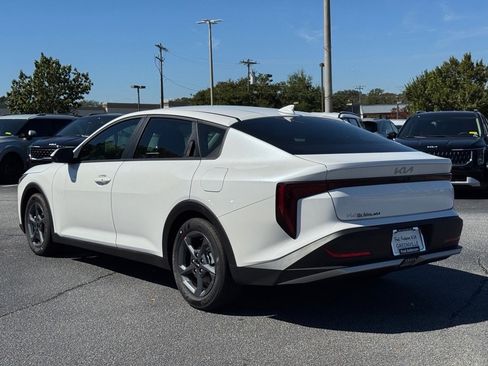 New 2025 Kia K4 LXS image 5