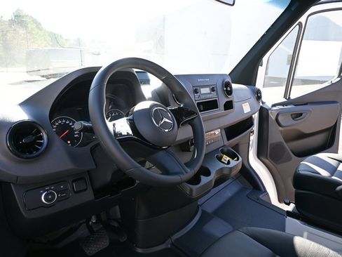 Used 2025 Mercedes-Benz Sprinter 2500 image 5