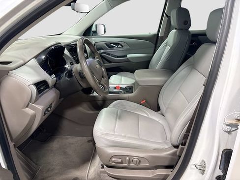 Used 2019 Chevrolet Traverse LT w/ LT Premium Package AWD/4WD image 16