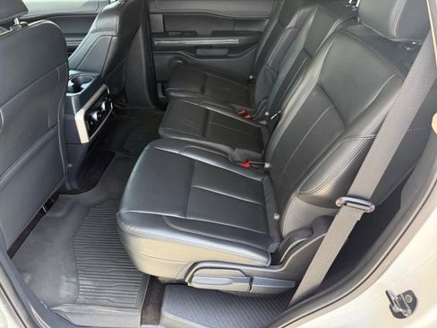 Used 2022 Ford Expedition XLT RWD image 11