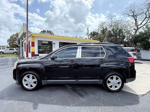 Used 2010 GMC Terrain SLT FWD image 3