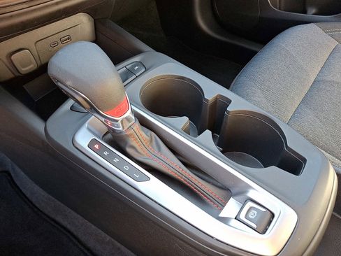 Used 2024 Chevrolet Trax RS w/ Sunroof Package image 15