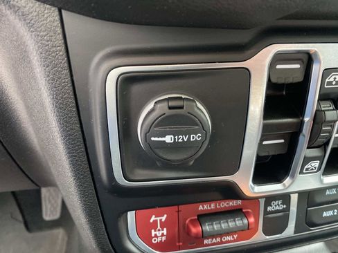 Used 2024 Jeep Wrangler Unlimited Sport AWD/4WD image 31