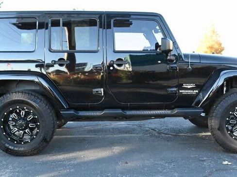 Used 2015 Jeep Wrangler Unlimited Sahara w/ Dual Top Group AWD/4WD image 14