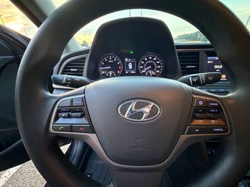 Used 2018 Hyundai Elantra SEL FWD image 9
