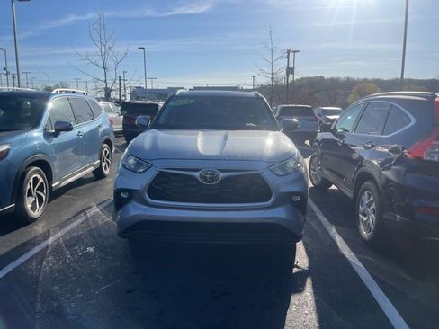 Used 2024 Toyota Highlander XLE image 9
