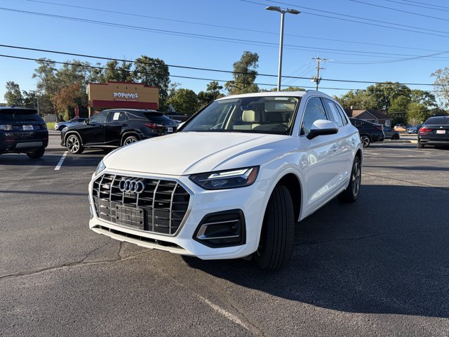 Used 2022 Audi Q5 2.0T Premium Plus w/ Premium Plus Package AWD/4WD image 2
