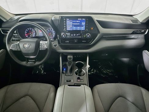 Used 2021 Toyota Highlander L FWD image 27