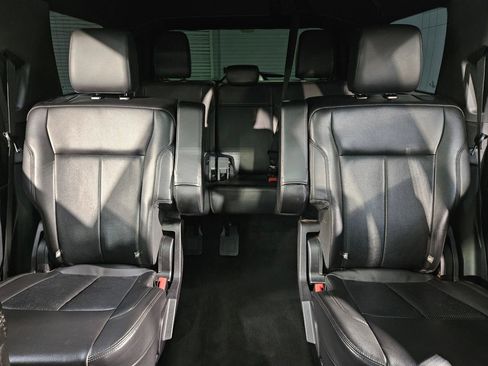Used 2020 Ford Expedition XLT w/ Equipment Group 202A AWD/4WD image 13