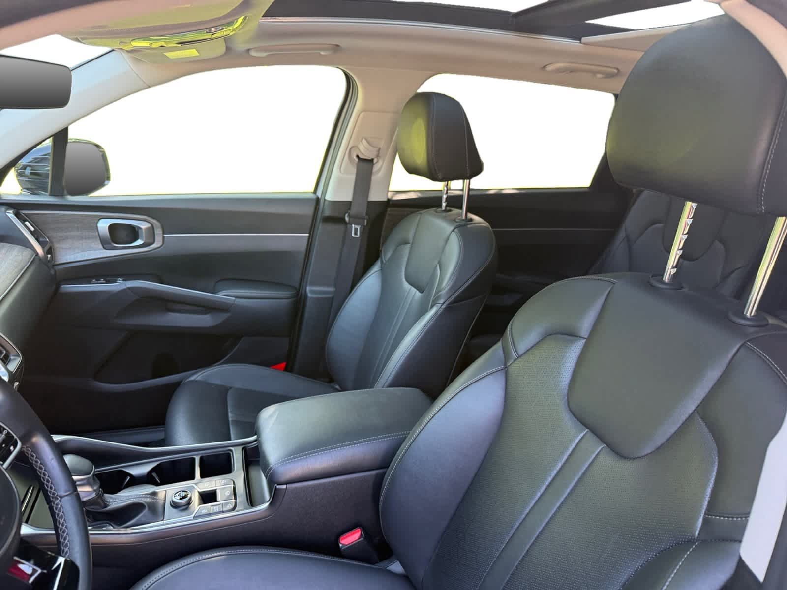 Used 2023 Kia Sorento EX w/ Panoramic Sunroof Package FWD image 11