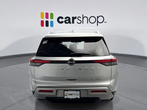 Used 2023 Nissan Pathfinder SL image 4