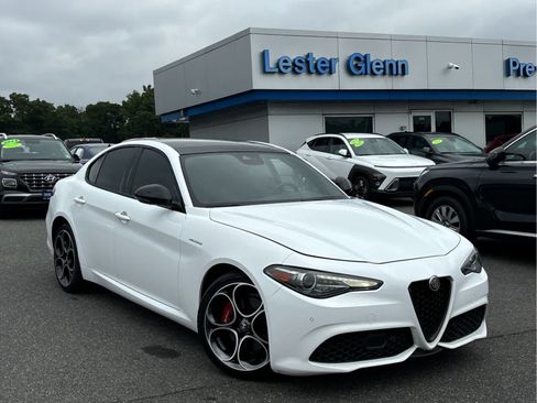 Used 2023 Alfa Romeo Giulia Veloce AWD/4WD image 34