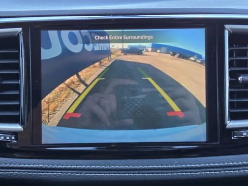 Used 2024 Chrysler Pacifica Select image 21