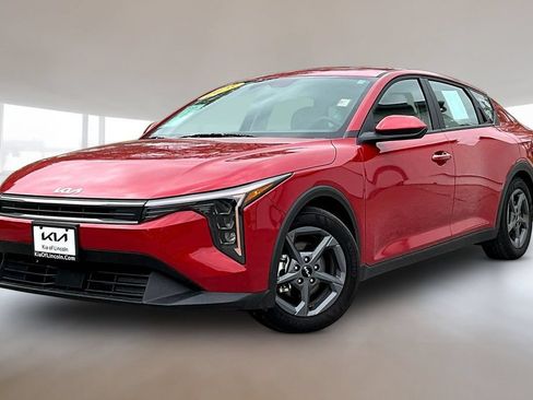 Certified 2025 Kia K4 FWD image 1