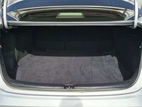 Used 2022 Toyota Corolla LE image 8