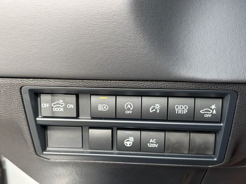 Certified 2026 Toyota Tundra Platinum w/ TRD Off-Road Package AWD/4WD image 33
