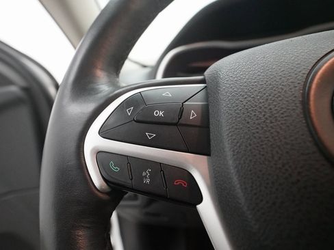 Used 2016 Jeep Cherokee Latitude w/ Cold Weather Group image 17