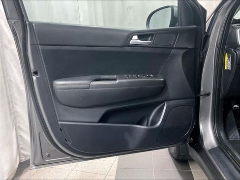 Used 2019 Kia Sportage LX image 9