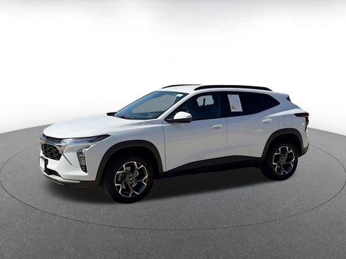 Used 2025 Chevrolet Trax LT image 8