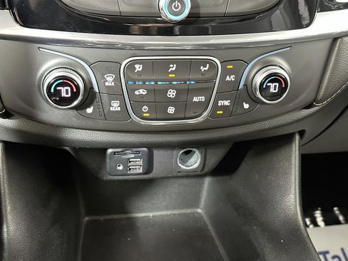 Used 2020 Chevrolet Traverse LT w/ LT Premium Package AWD/4WD image 16
