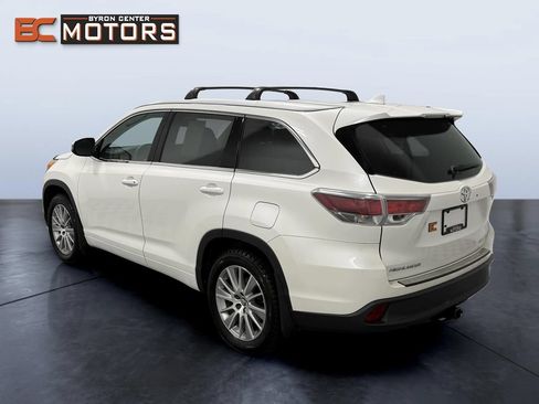 Used 2016 Toyota Highlander XLE AWD/4WD image 4