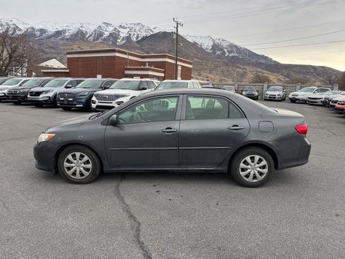 Used 2010 Toyota Corolla LE image 2