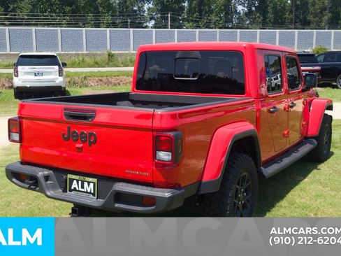 Used 2025 Jeep Gladiator Sport AWD/4WD image 5