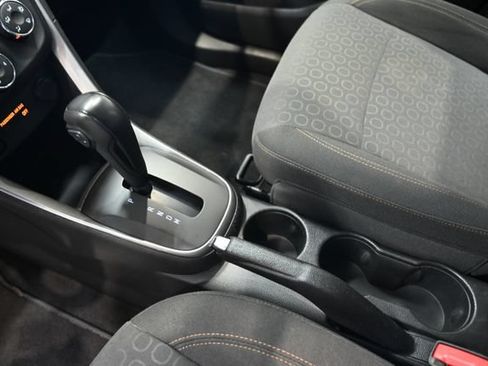 Used 2020 Chevrolet Trax LS AWD/4WD image 17