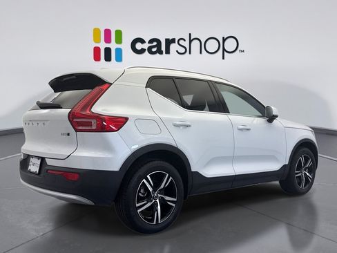 Used 2024 Volvo XC40 B5 Core AWD/4WD image 5