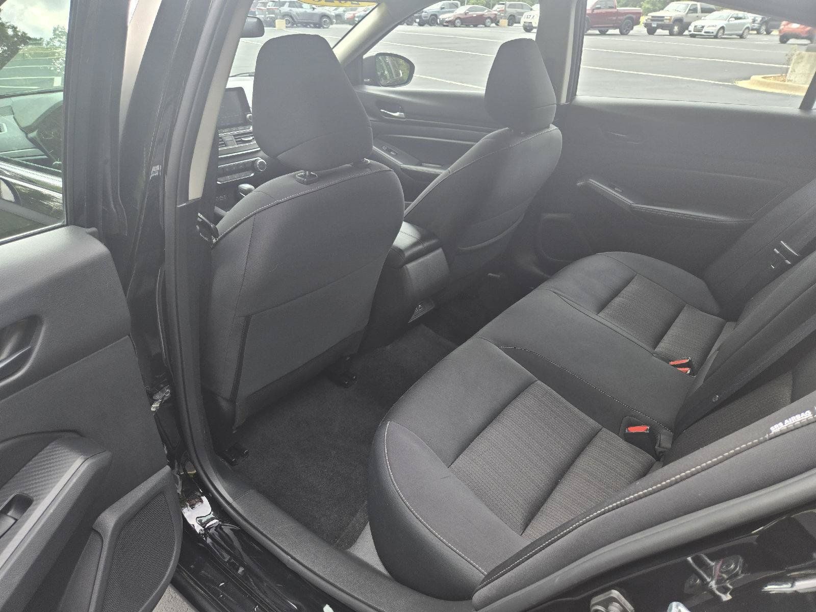 Used 2025 Nissan Altima 2.5 SV FWD image 24