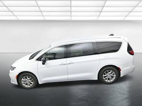 New 2026 Chrysler Pacifica Select image 13