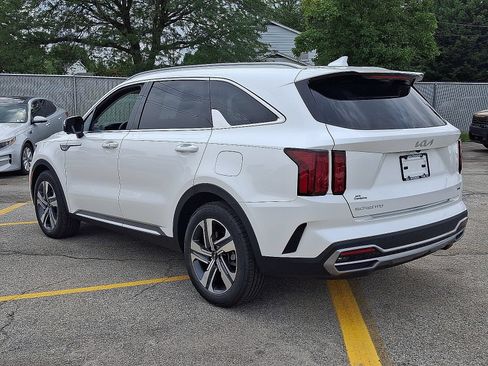 Certified 2023 Kia Sorento SX Prestige w/ Panoramic Sunroof Package AWD/4WD image 5