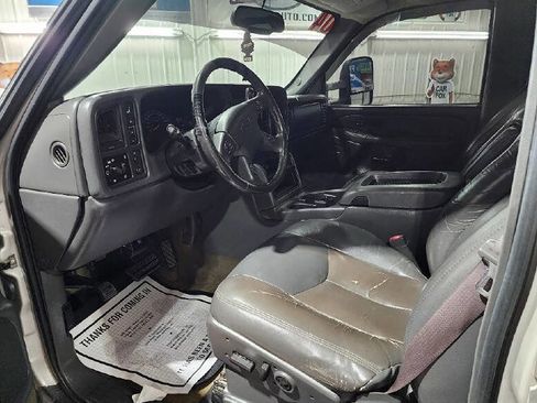 Used 2004 Chevrolet Silverado 2500 LT w/ Skid Plate Package AWD/4WD image 9