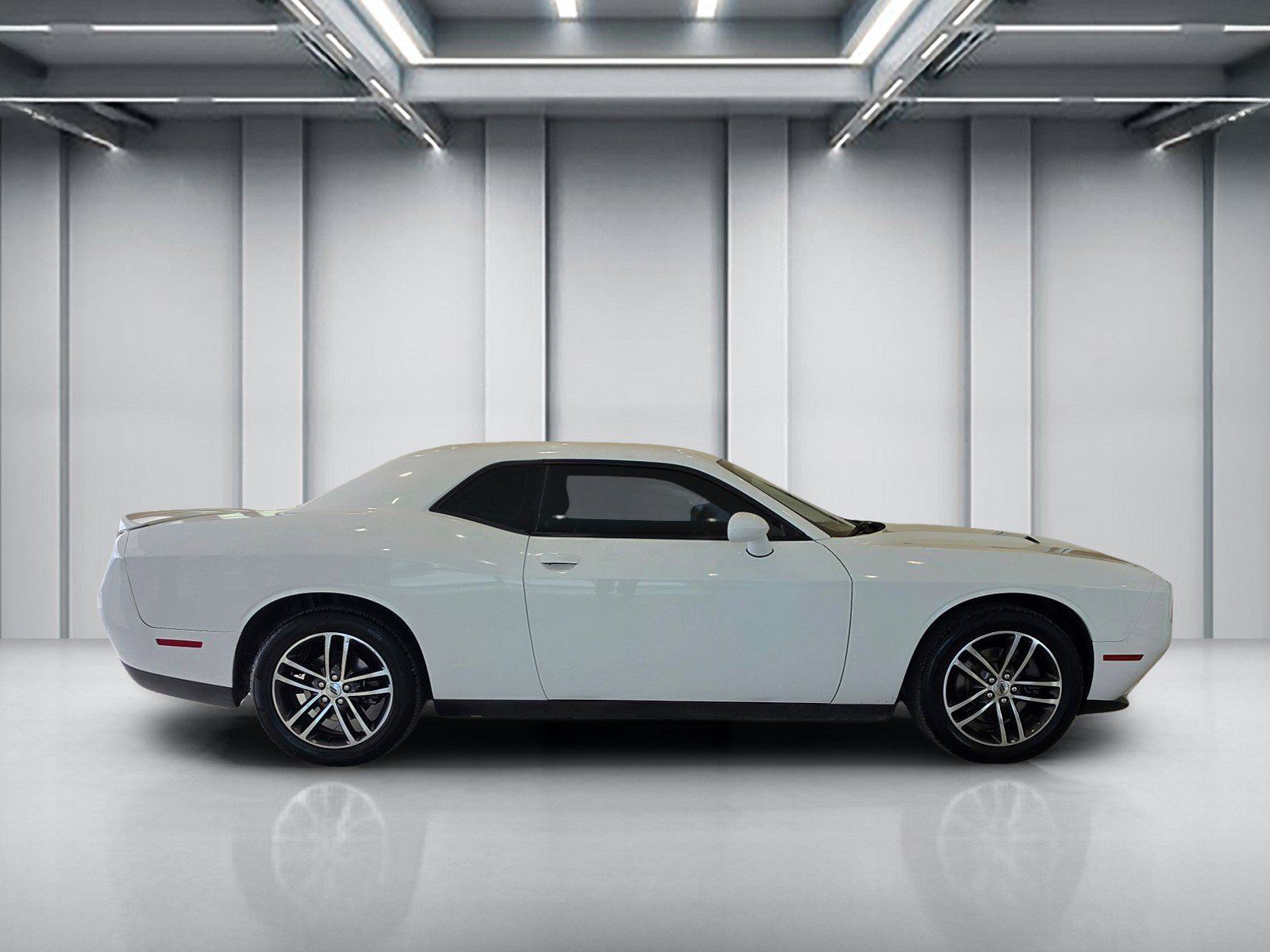 Used 2019 Dodge Challenger SXT AWD/4WD image 4