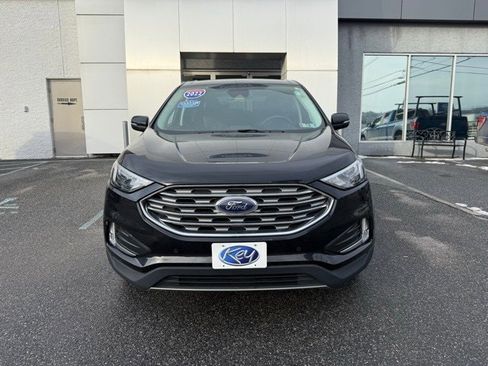 Used 2022 Ford Edge Titanium image 2