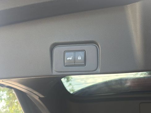 Used 2025 Nissan Rogue SV FWD image 23