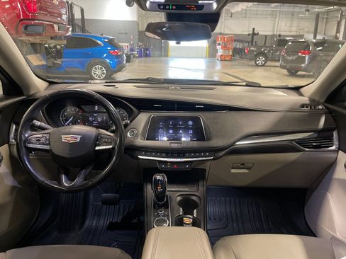Used 2020 Cadillac XT4 Luxury w/ Cold Weather Package FWD image 15