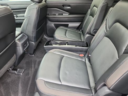 Used 2022 Nissan Pathfinder SL w/ SL Premium Package image 5