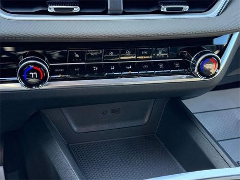 New 2026 Chevrolet Equinox LT w/ Convenience Package II image 12