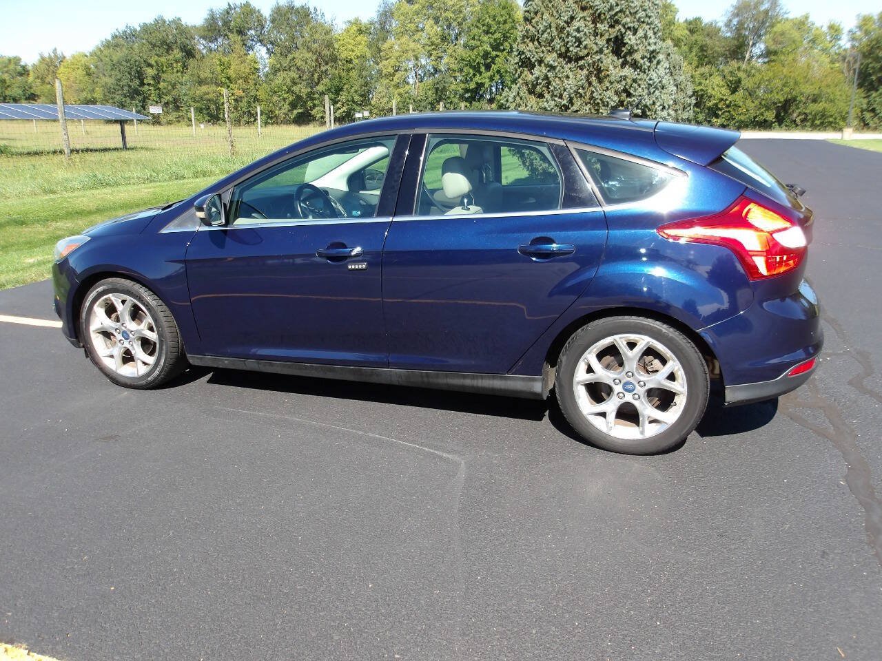 Used 2012 Ford Focus SEL FWD image 5