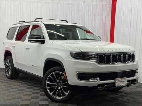 Used 2023 Jeep Wagoneer Series III w/ Premium Group I AWD/4WD image 2