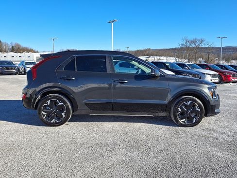 Used 2024 Kia Niro Wind w/ Wind Preserve Package image 7